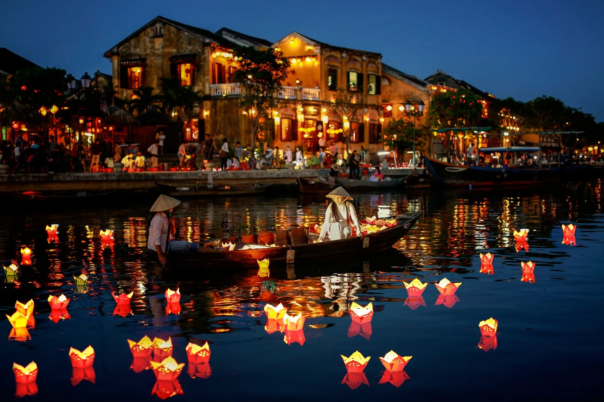 Hoi An Lantern Boat & Night Market